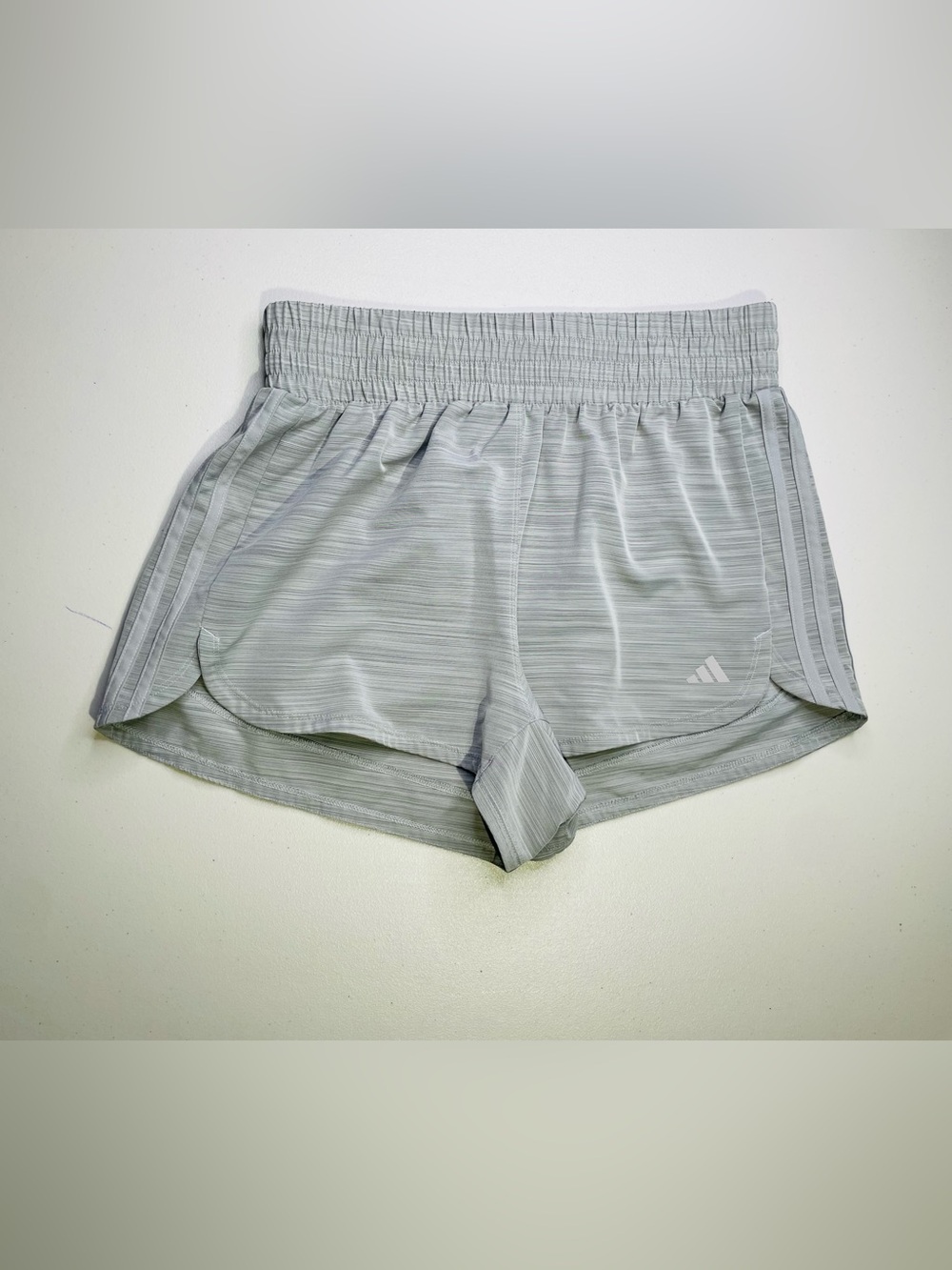adidas Women's Large Pacer 3-Stripes Woven Heather Gray Shorts VGUC